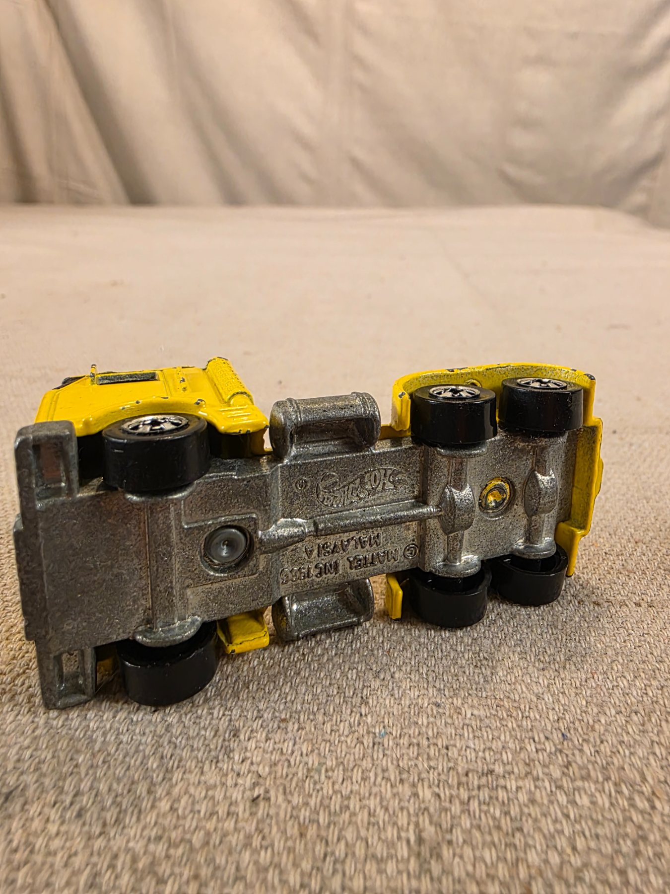 Vintage Hot Wheels 1986 Yellow Semi Truck Tractor Cab Malaysia - Image 5