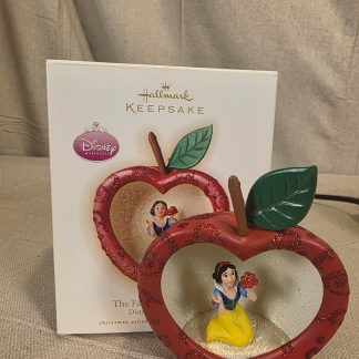 2009 Hallmark Keepsake Ornament The Fairest of Them All Disney Snow White