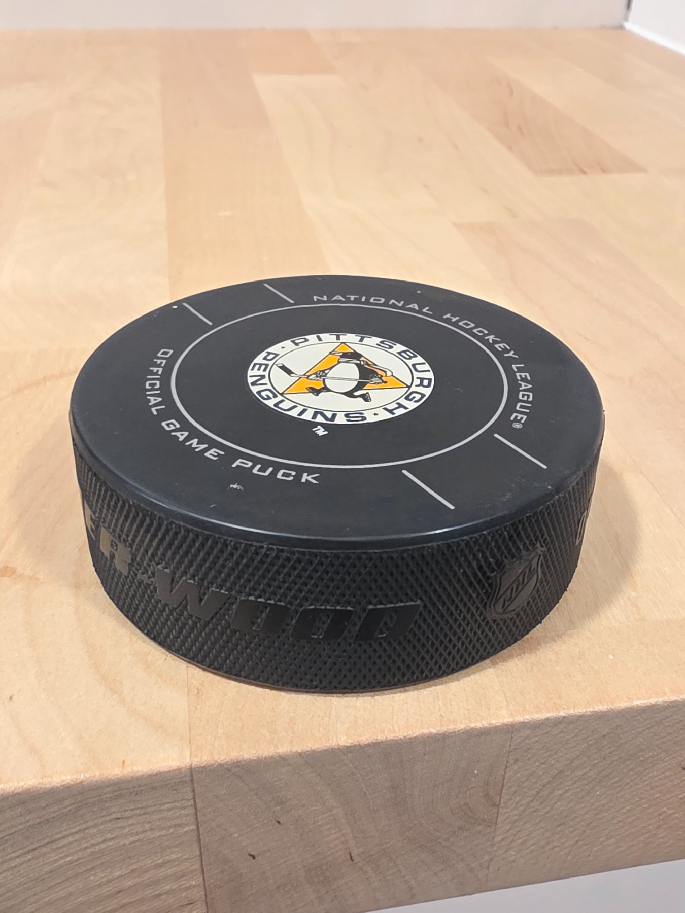 2012-13 Pittsburgh Penguins 3rd Jersey Hockey Puck Sher-Wood Rondelle NHL Rare - Image 3