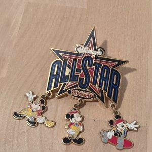 Disney WDW All-Star Resorts Mickey Mouse Dangle Pin 2007 Sports