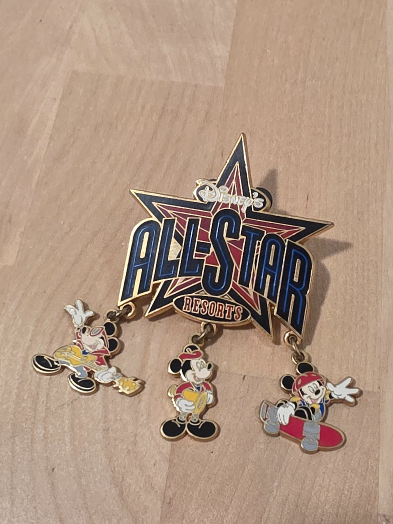Disney WDW All-Star Resorts Mickey Mouse Dangle Pin 2007 Sports