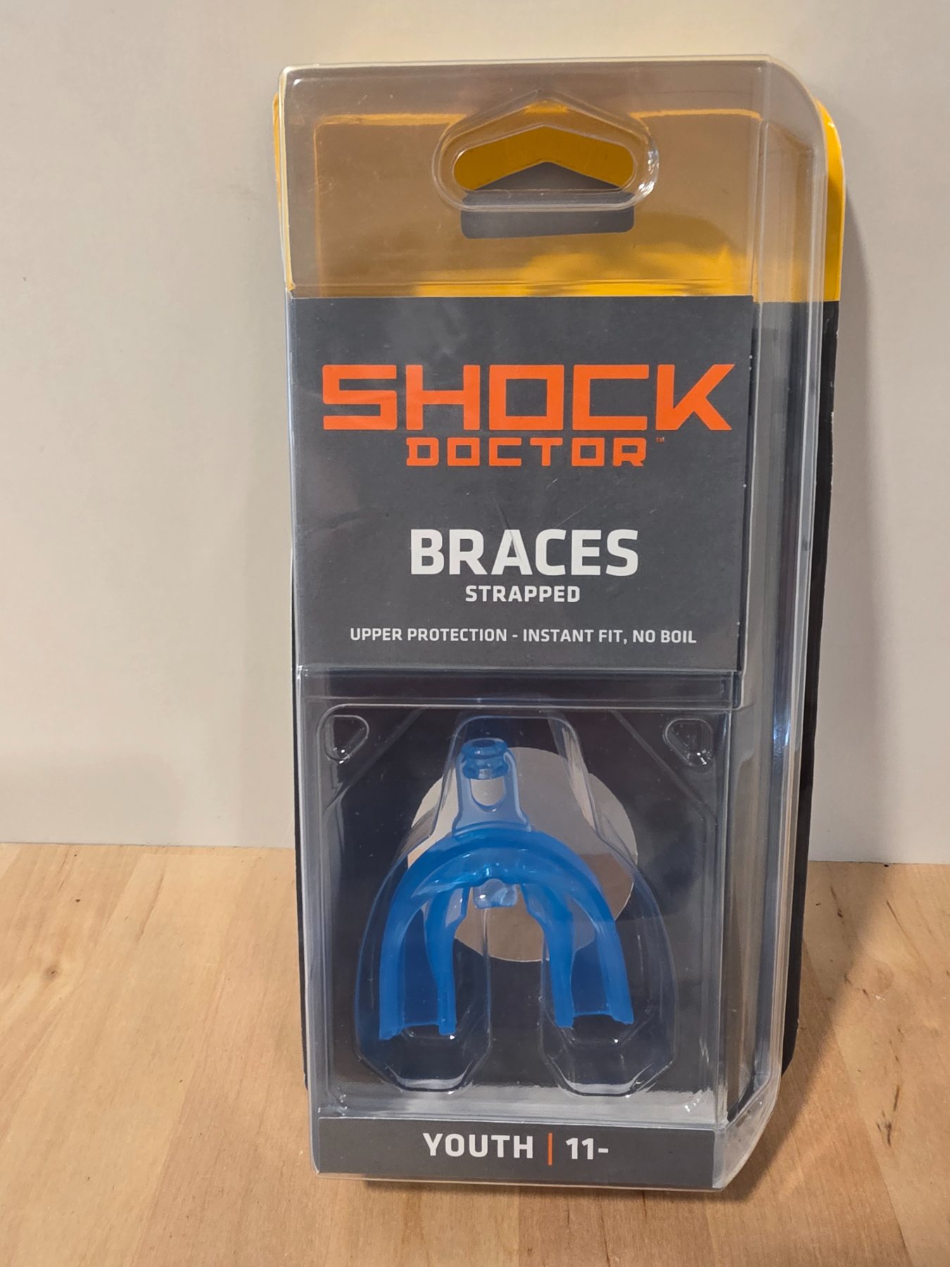 Shock Doctor Braces Strapped Youth 11- Blue Upper Mouthguard 4101Y