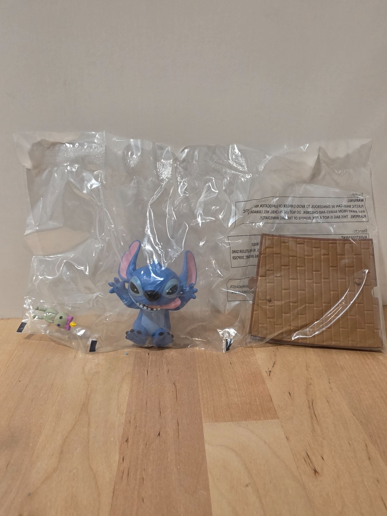 Disney Lilo & Stitch Figure Set with Scrump and Playset Pieces