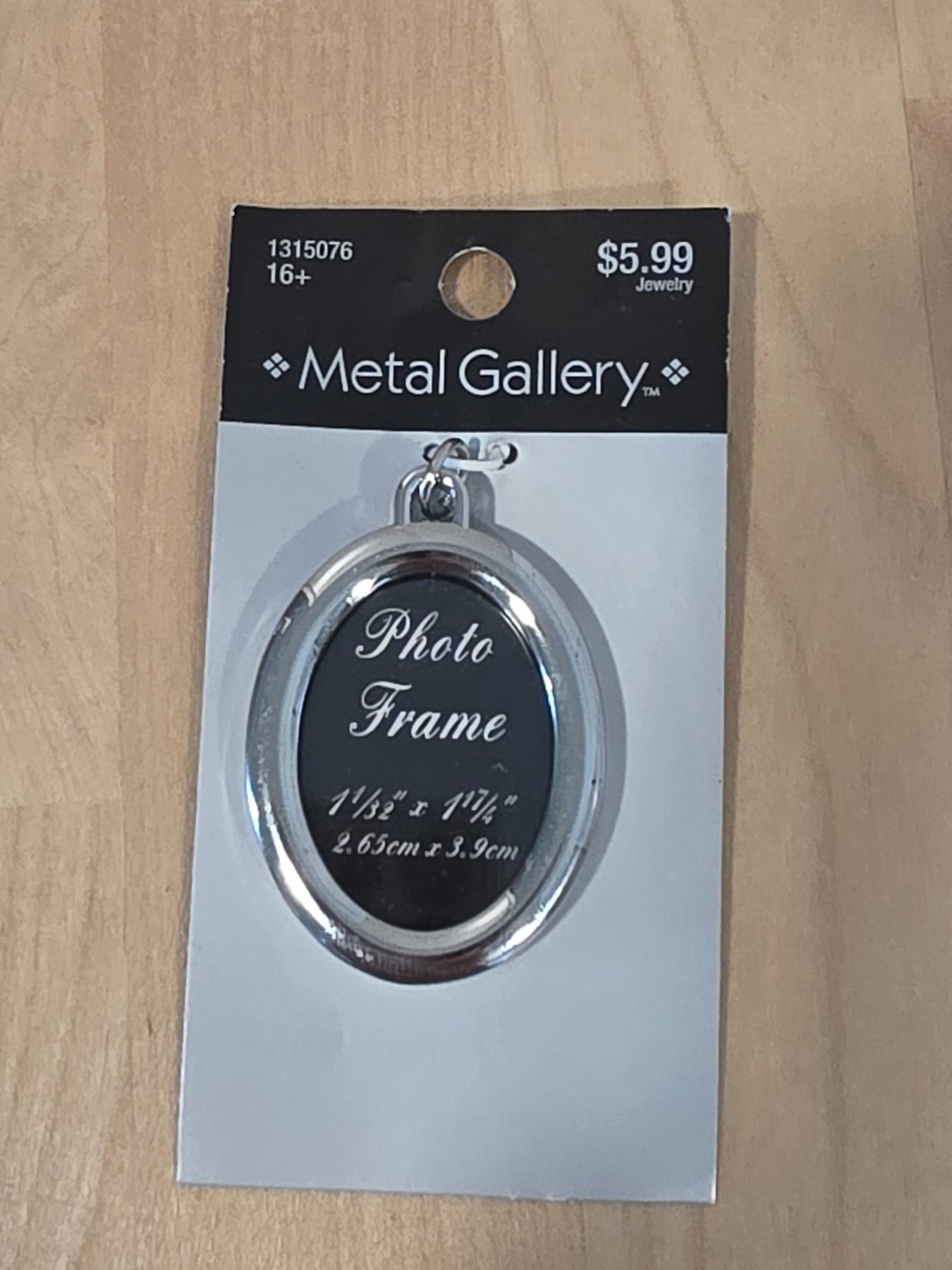 Metal Gallery Oval Photo Frame Keychain Charm Silver Tone 1 1/32 x 1 17/32