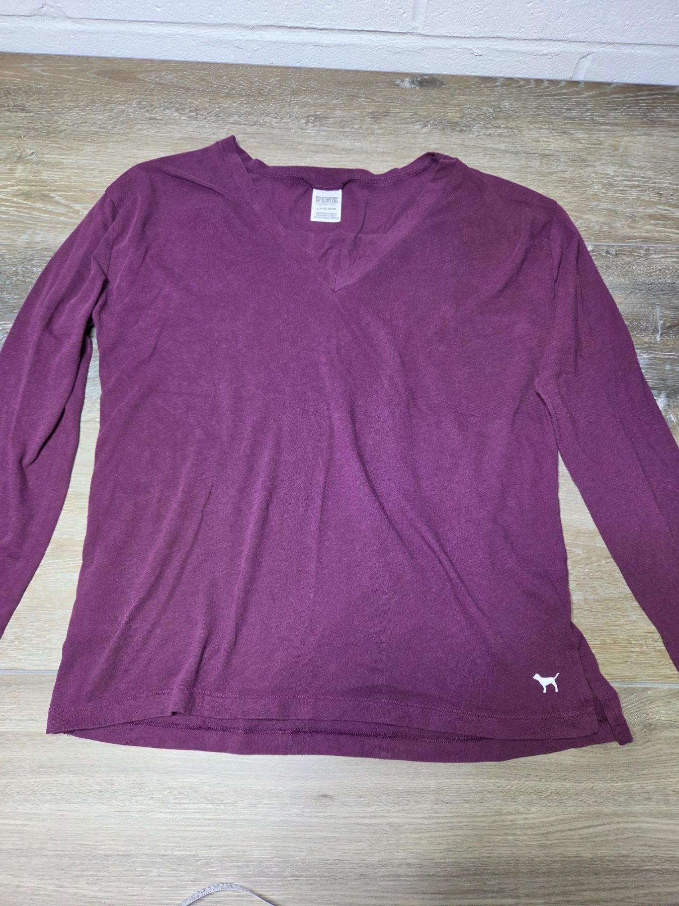 PINK Victoria's Secret V-Neck Long Sleeve Graphic Tee Women's S Purple