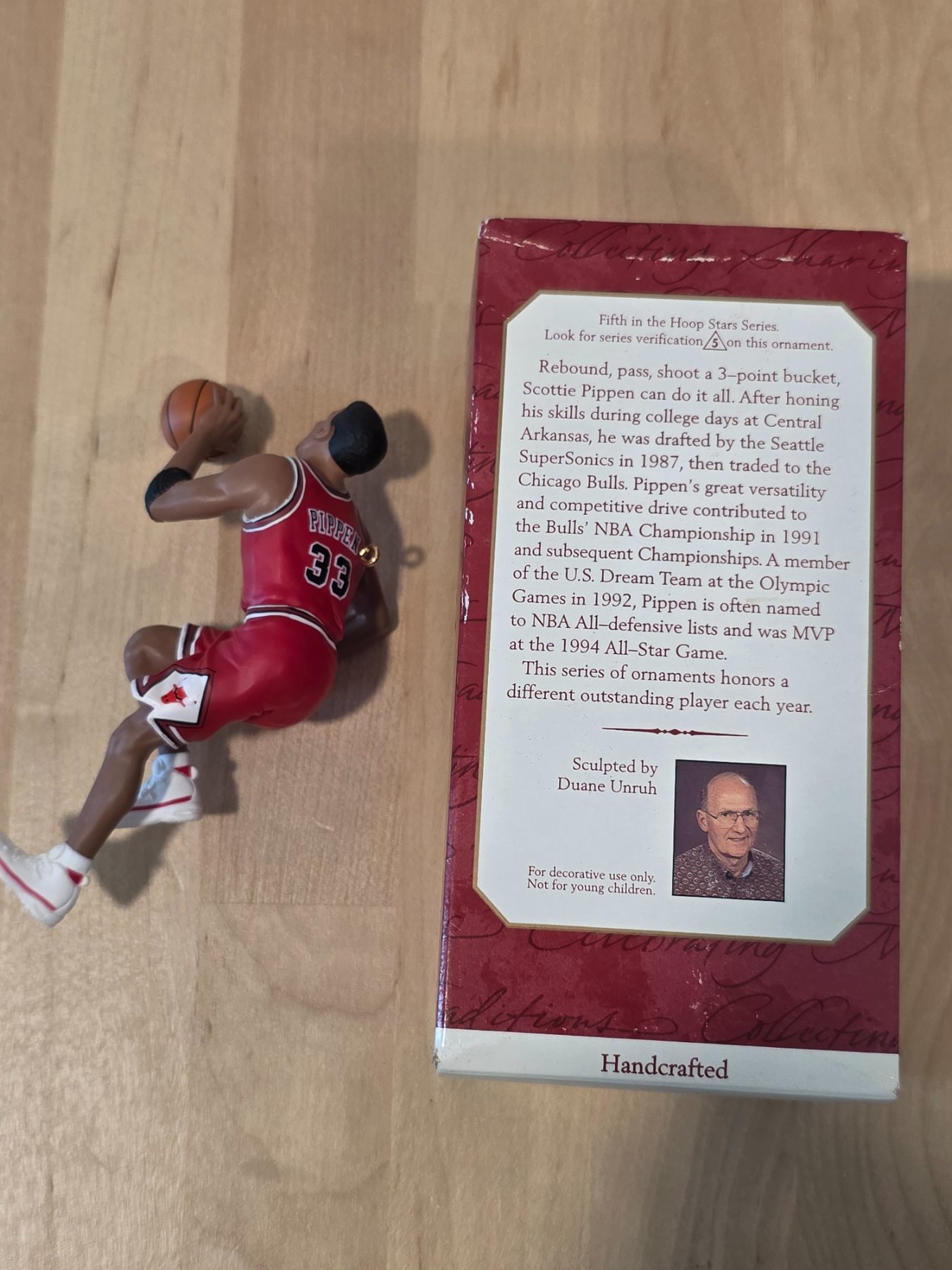 1999 Hallmark Keepsake Scottie Pippen Hoop Stars #5 Chicago Bulls Ornament - Image 2