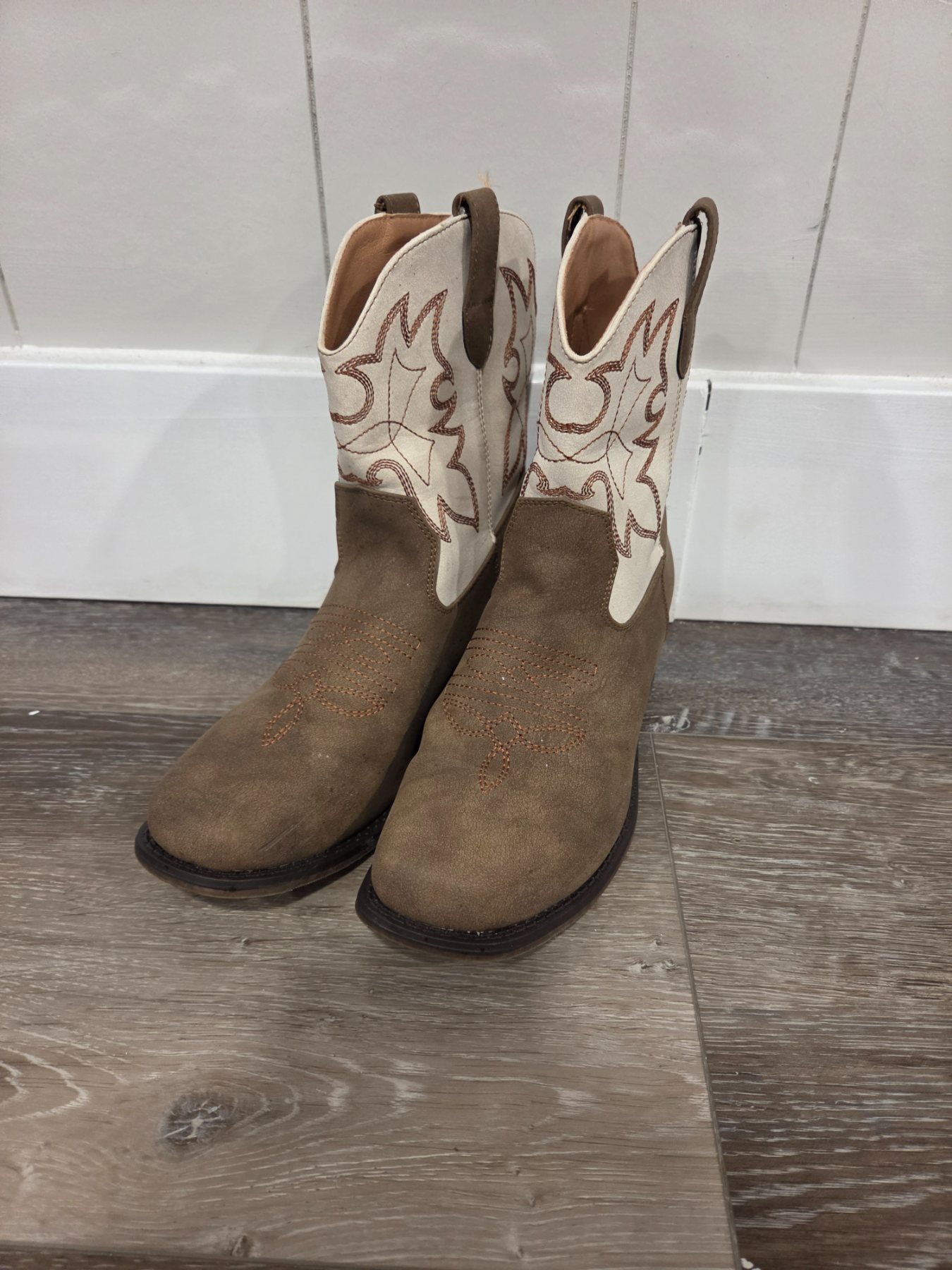 IUV Western Cowboy Boots Women’s Size 6.5 Brown Ivory Embroidered