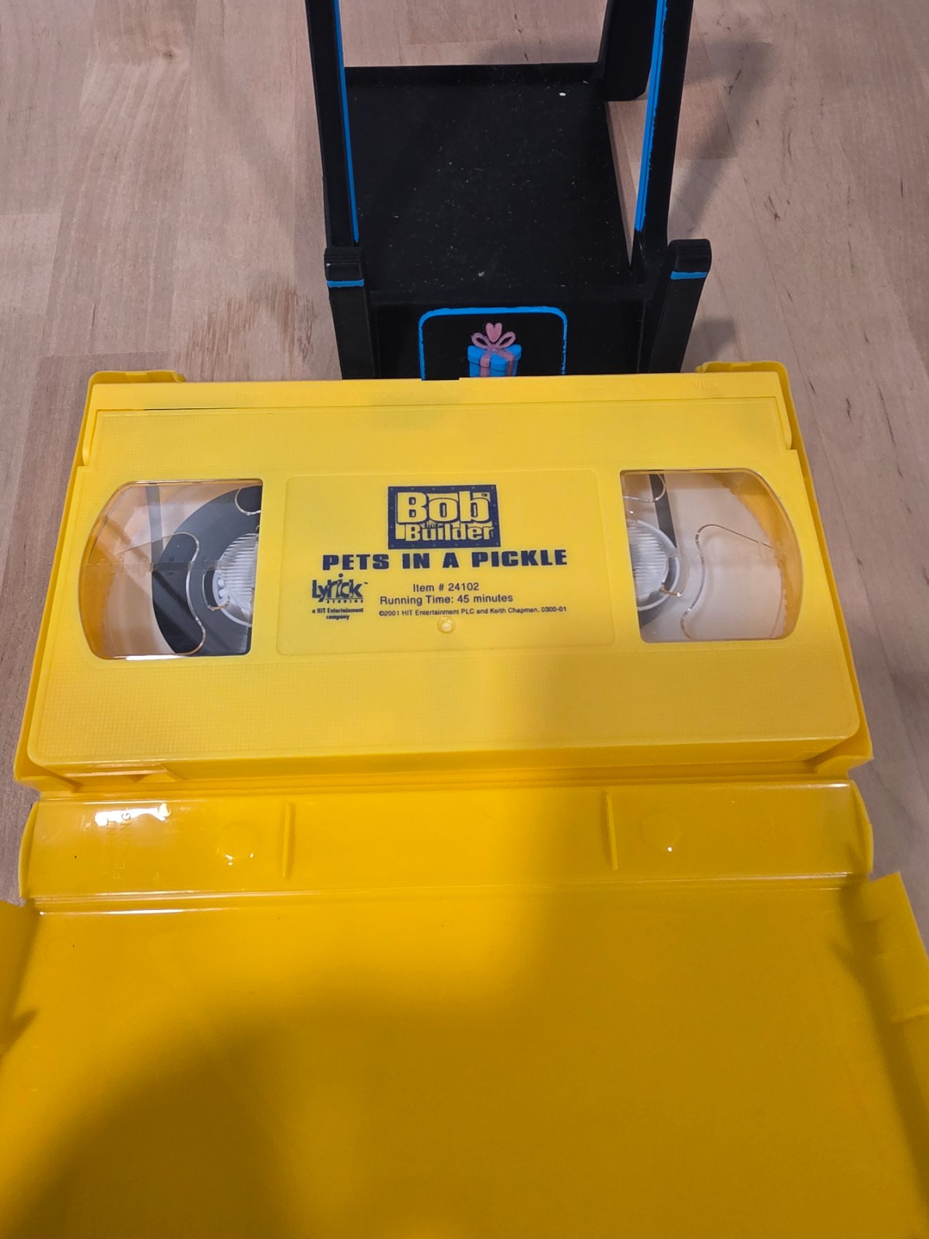 Bob the Builder Pets in a Pickle VHS 2001 Yellow Clamshell Case - Image 3