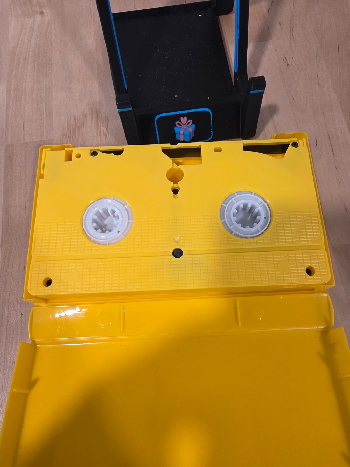 Bob the Builder Pets in a Pickle VHS 2001 Yellow Clamshell Case - Image 4