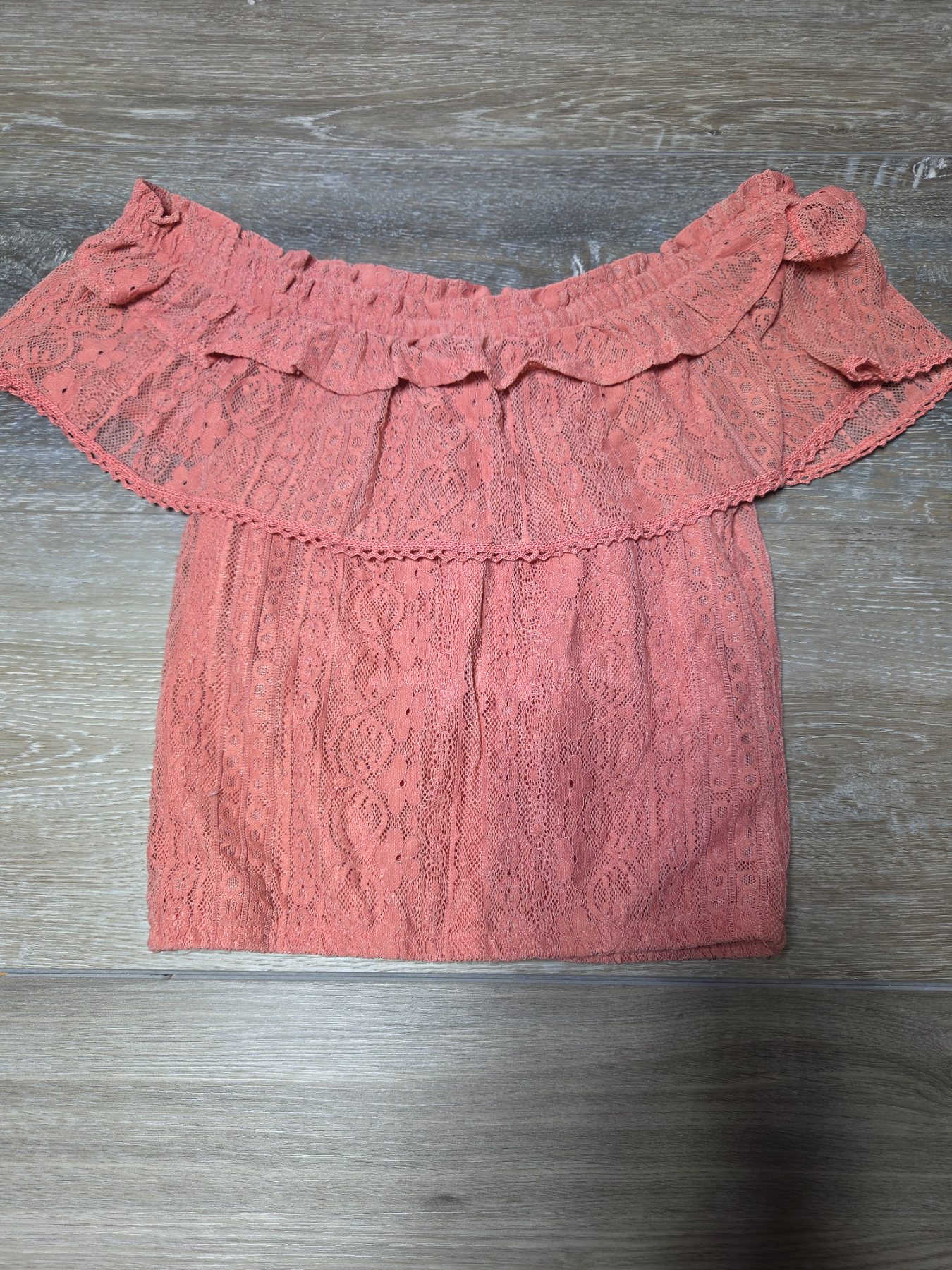 No Boundaries Off Shoulder Lace Ruffle Top Juniors S 3-5 Coral - Image 3