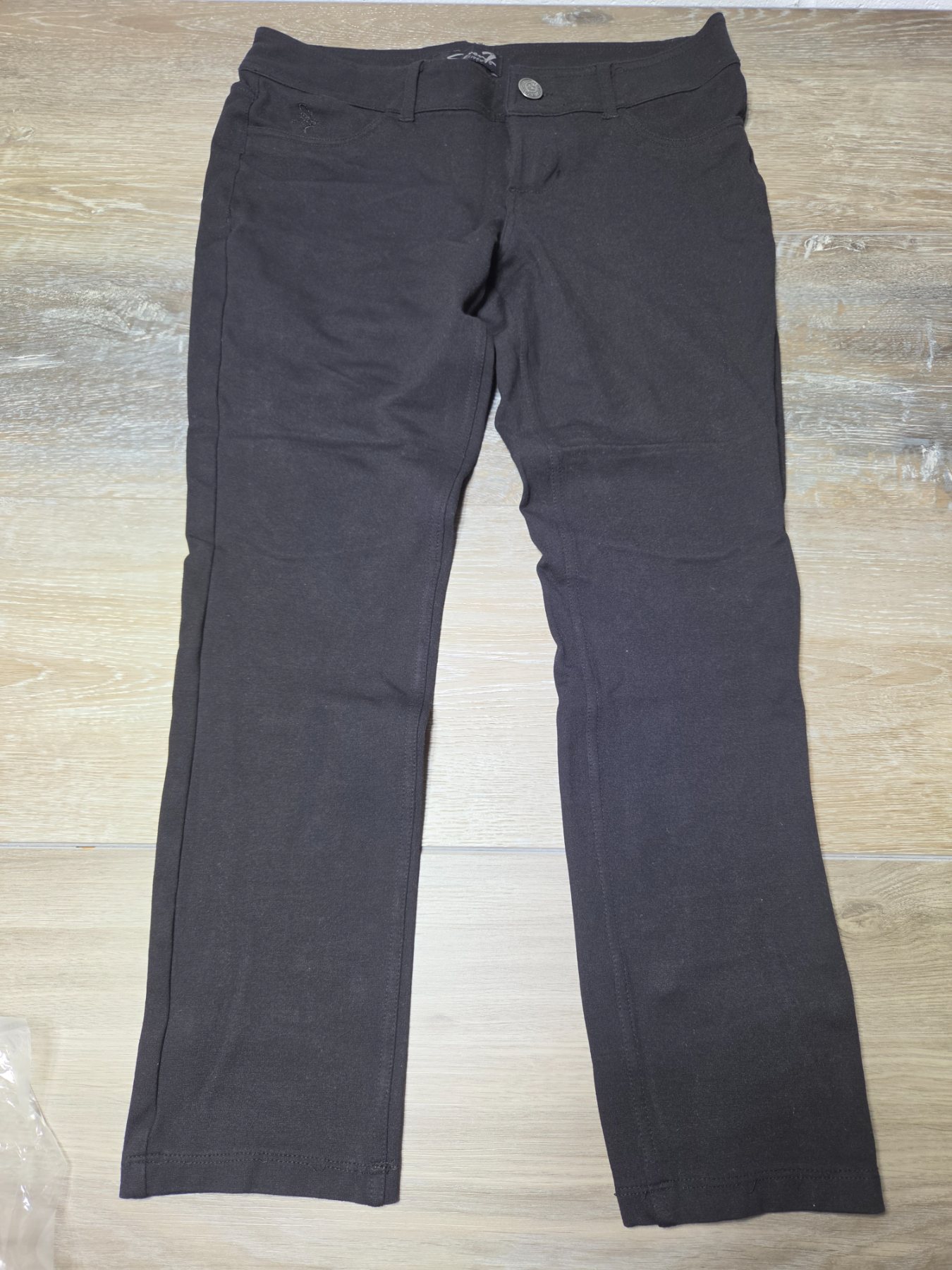 Seven7 Women’s Black Bootcut Stretch Jeans Size 28 - Image 2
