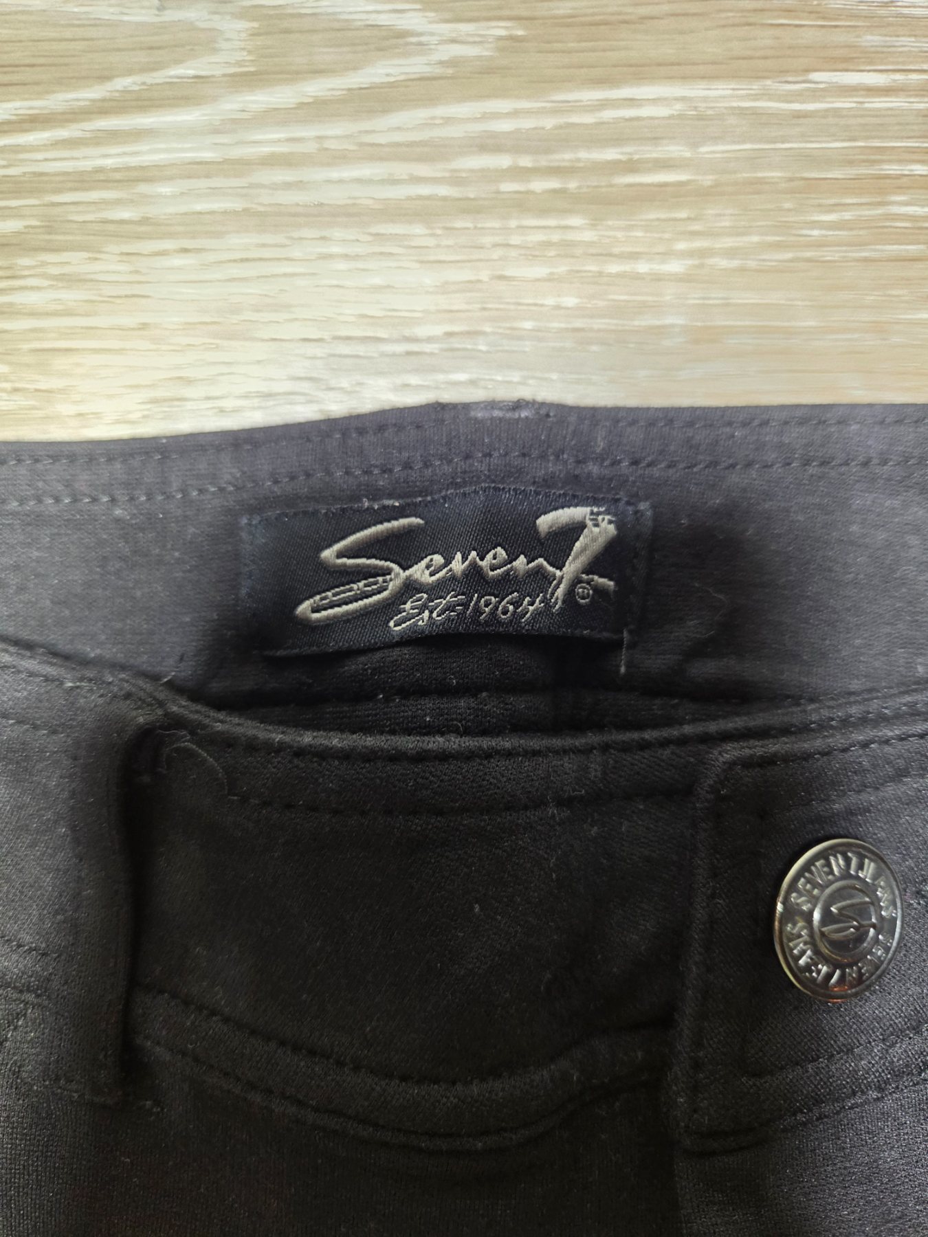 Seven7 Women’s Black Bootcut Stretch Jeans Size 28 - Image 3
