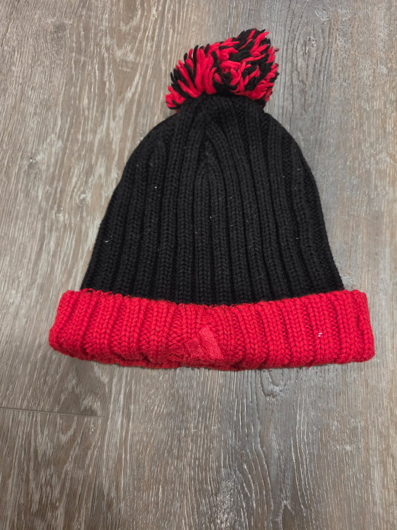 Chicago Bulls NBA Knit Pom Pom Beanie Hat Black Red One Size - Image 2