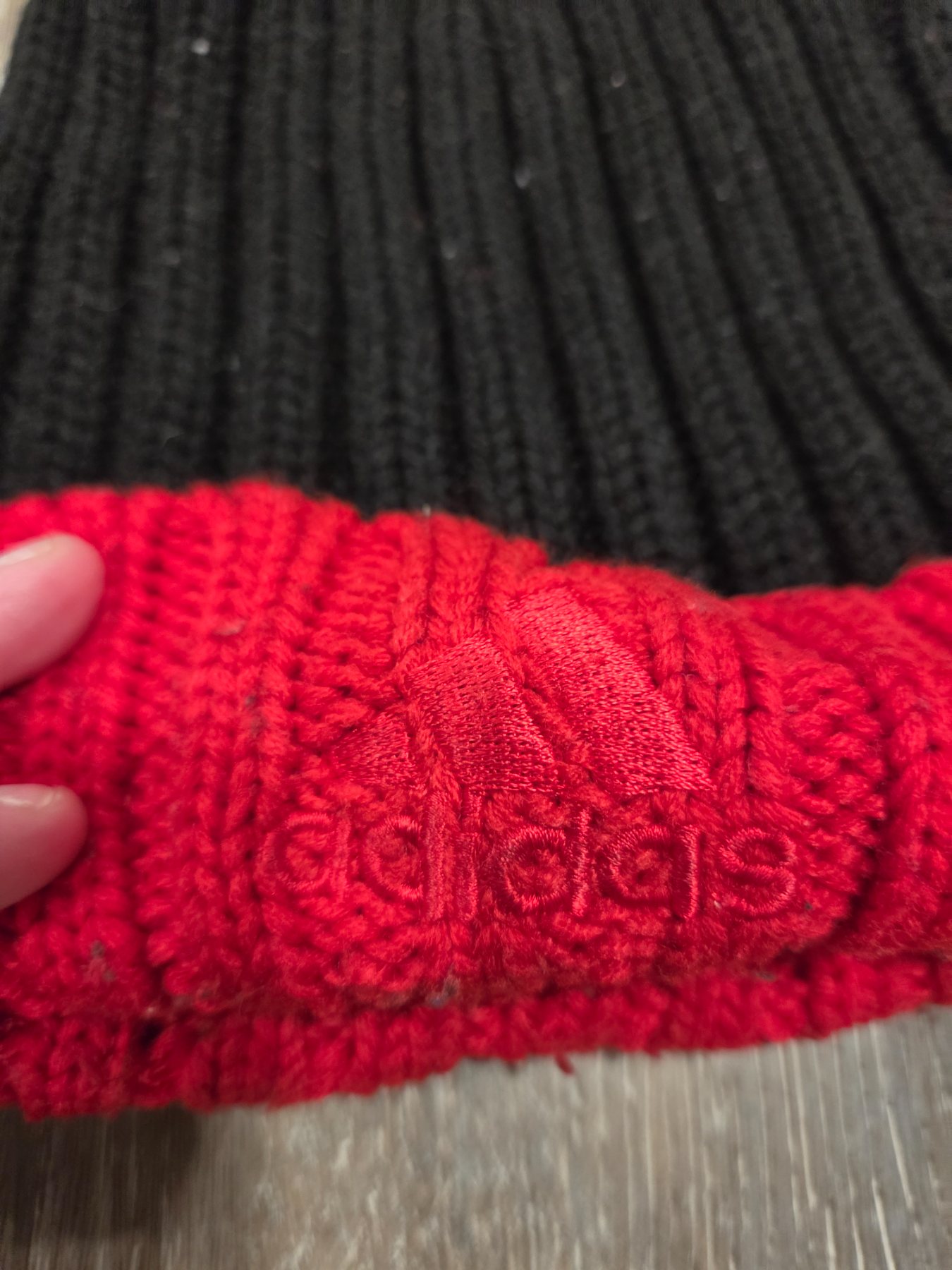 Chicago Bulls NBA Knit Pom Pom Beanie Hat Black Red One Size - Image 3