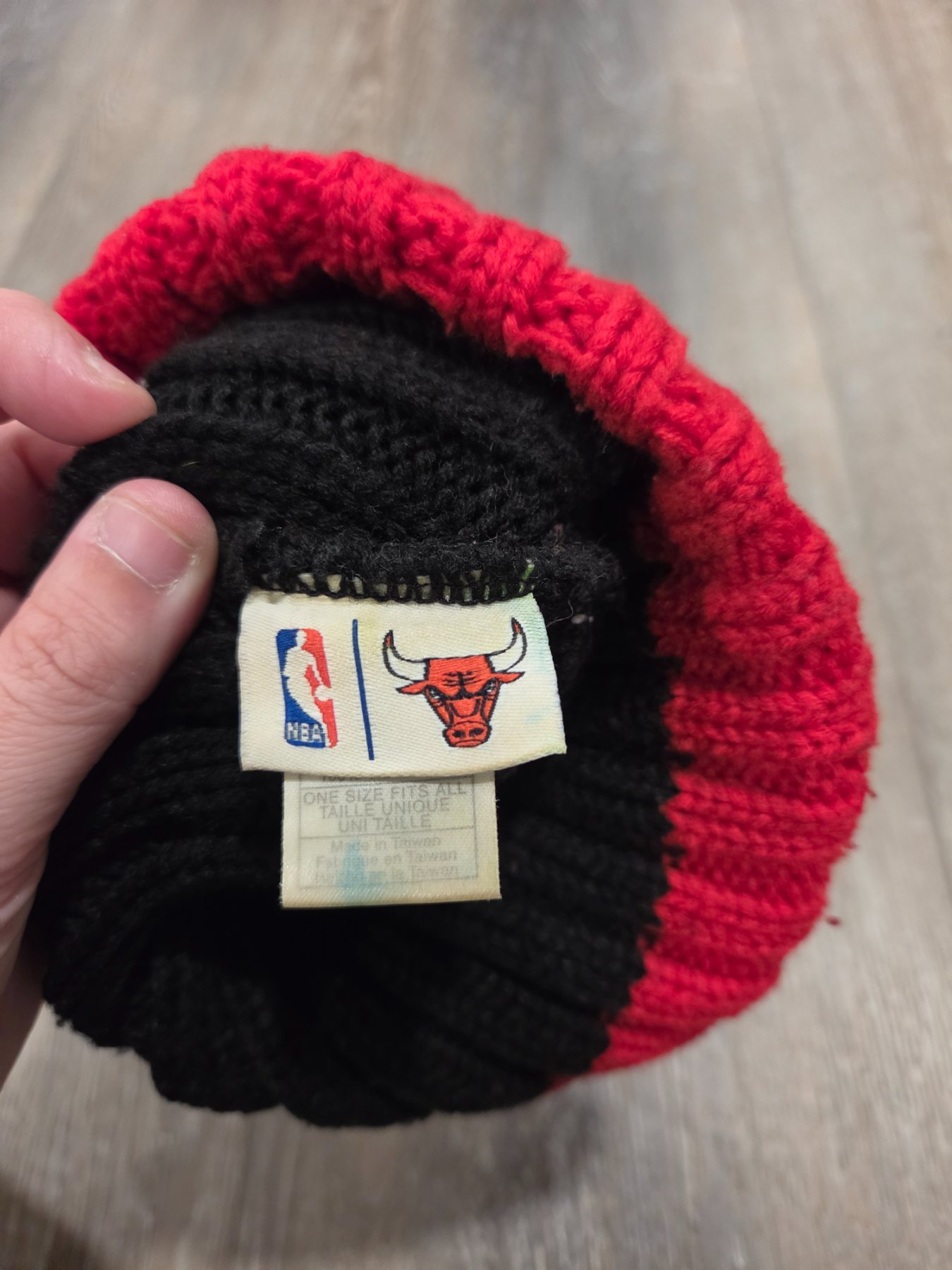 Chicago Bulls NBA Knit Pom Pom Beanie Hat Black Red One Size - Image 4