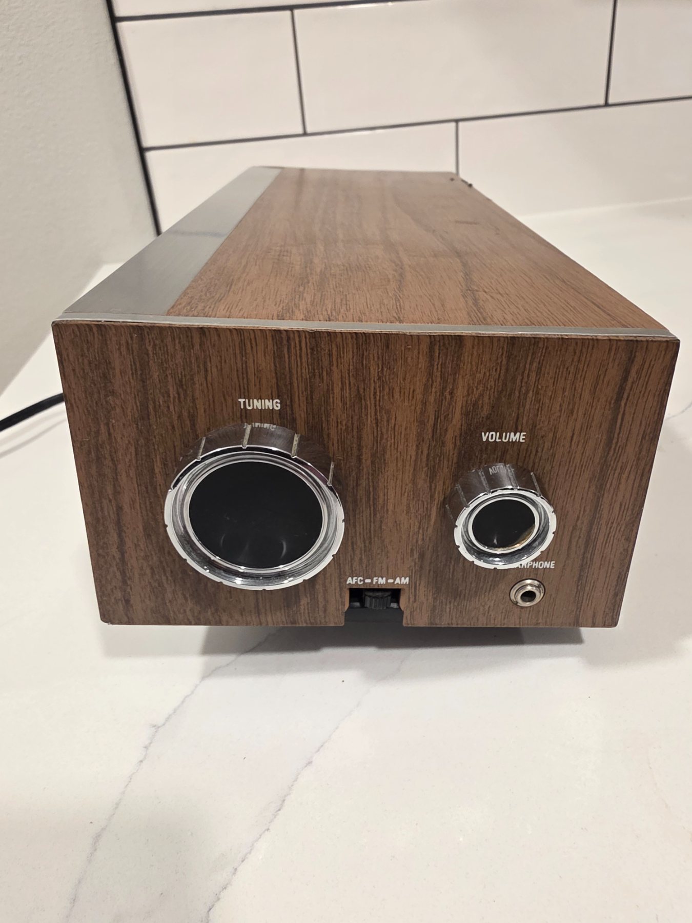 Vintage Sharp FXC-39A Flip Clock AM/FM Alarm Radio Woodgrain Japan - Image 2