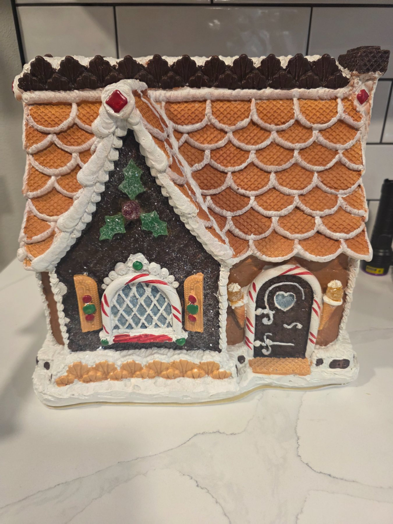 Byers' Choice Candy Cane Cottage Gingerbread House Christmas 2016 - Image 6