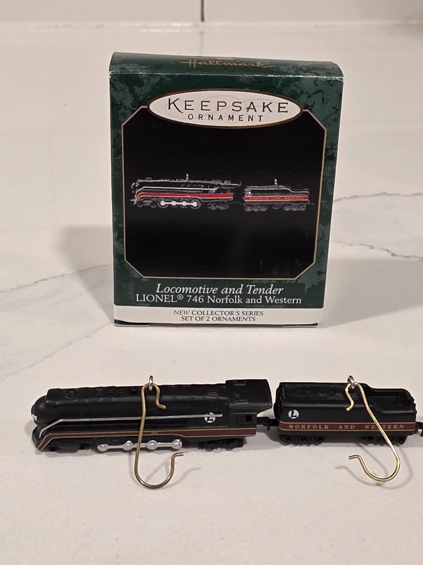 1999 Hallmark Keepsake Lionel 746 Norfolk & Western Train Ornament Set