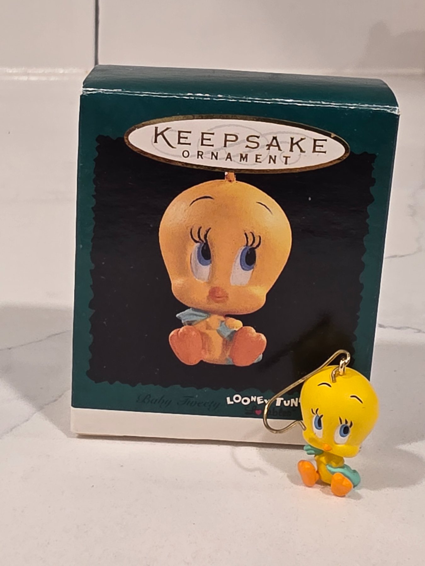 1996 Hallmark Keepsake Baby Tweety Looney Tunes Miniature Ornament QXM4014