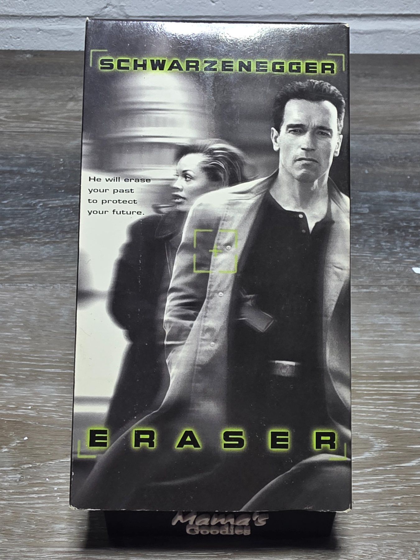 Eraser VHS 1996 Arnold Schwarzenegger Vanessa Williams Warner Home Video