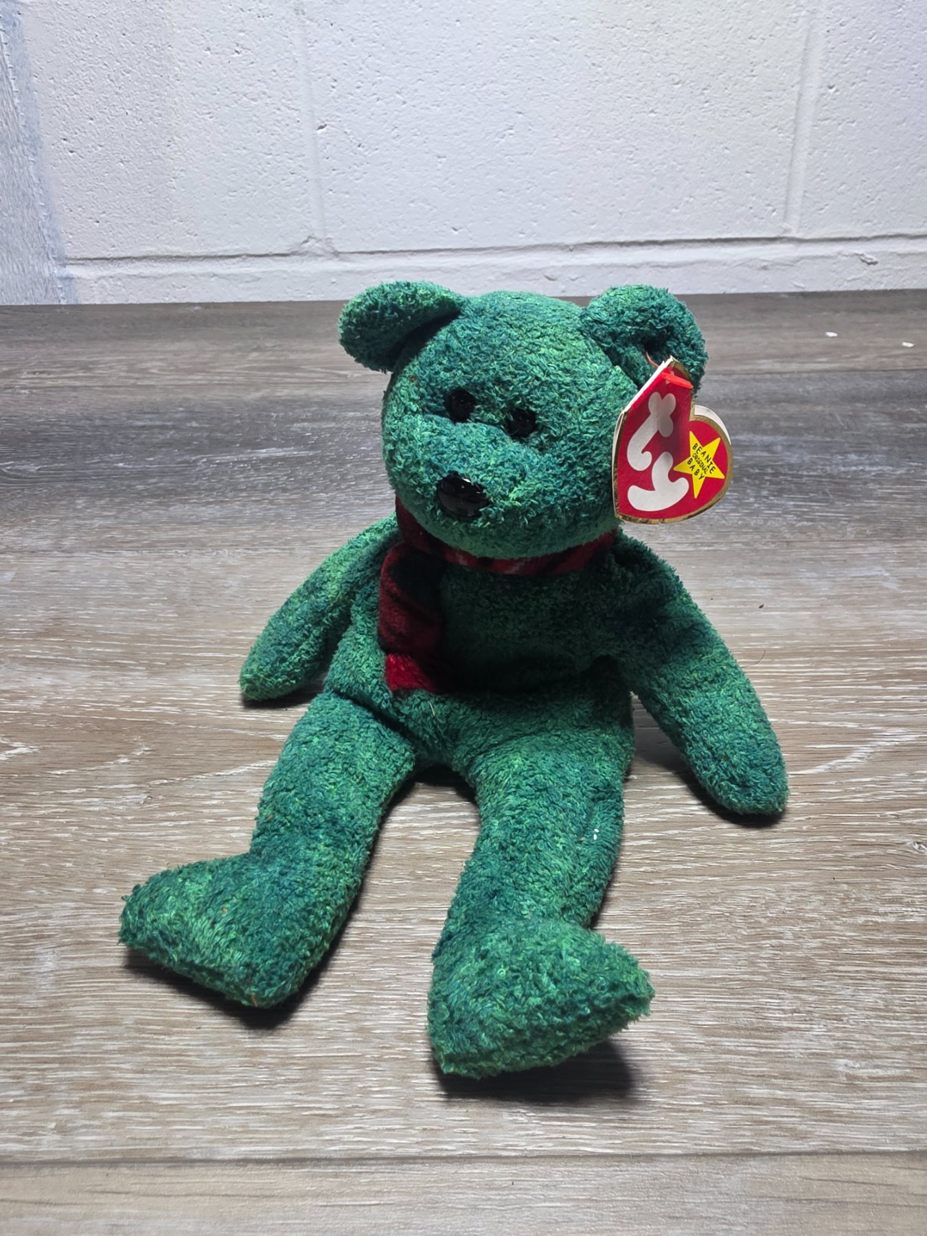 Ty Beanie Baby Wallace Green Bear Red Plaid Scarf Plush w/ Swing Tag