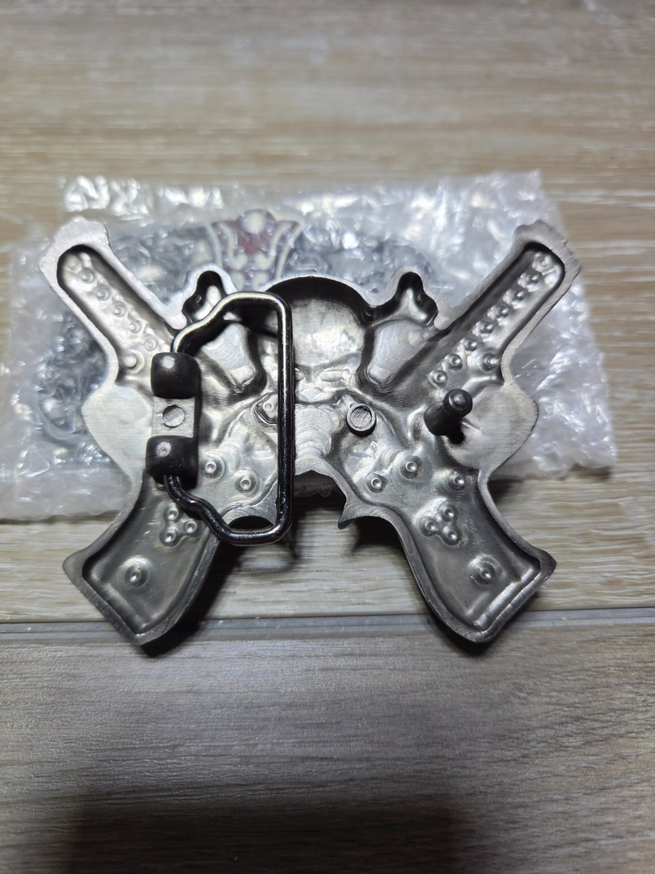 Skull Crossbones Crossed Pistols Rhinestone Metal Belt Buckle - Image 2