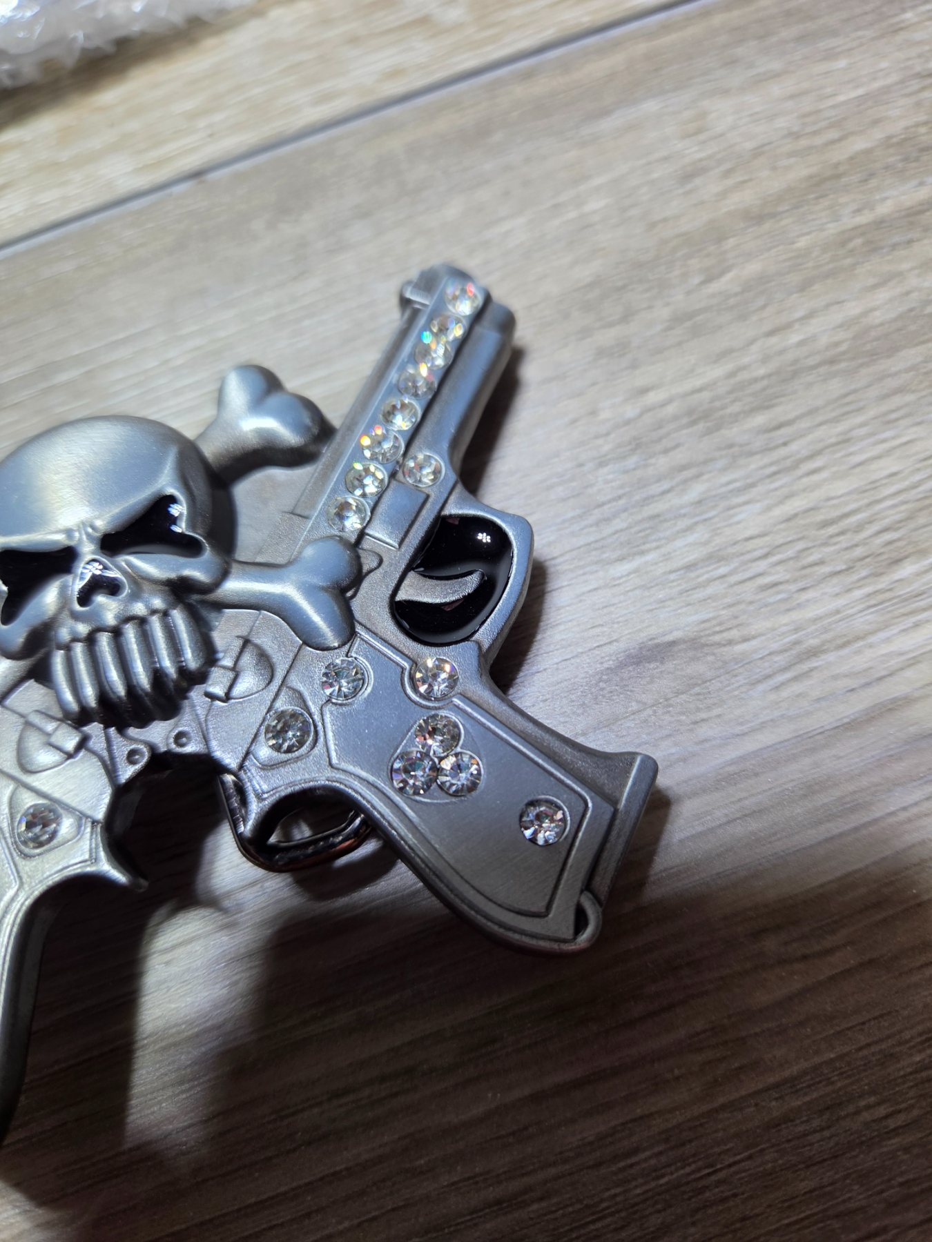 Skull Crossbones Crossed Pistols Rhinestone Metal Belt Buckle - Image 3