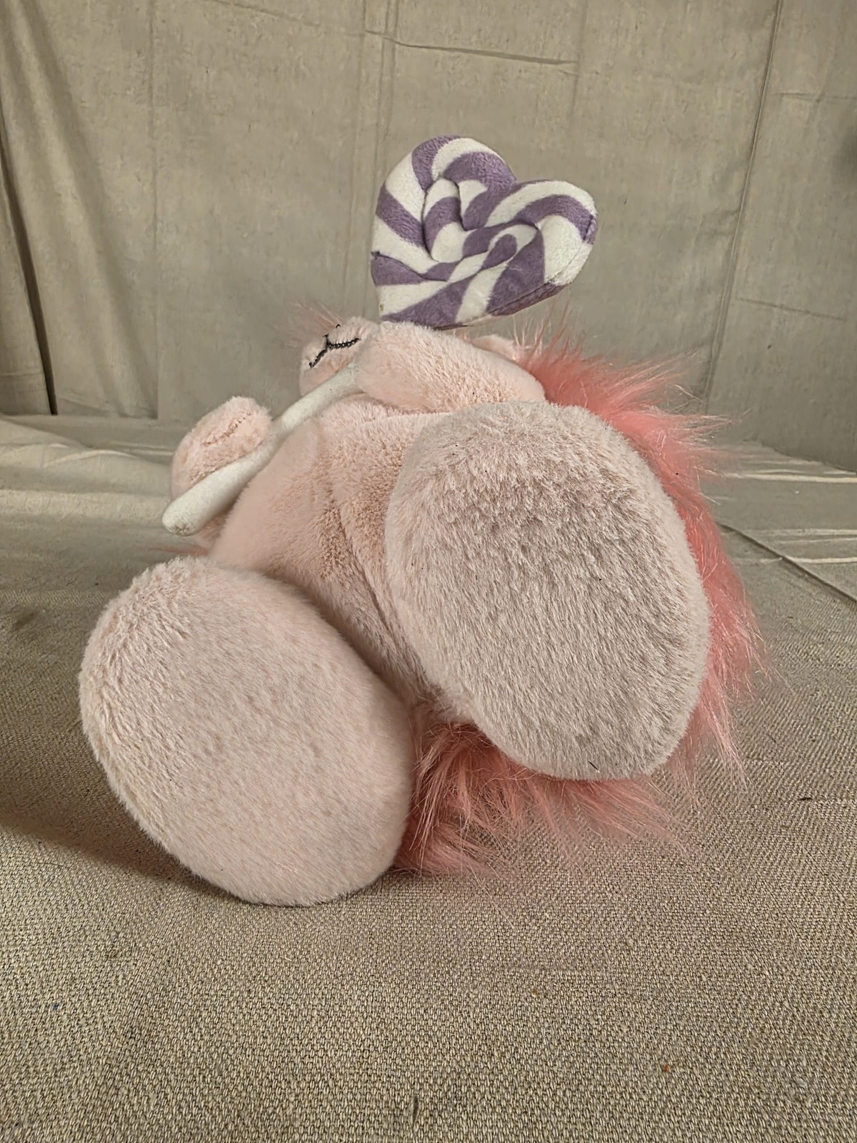 Hallmark Pink Singing Hedgehog Plush with Lollipop Valentine Toy - Image 6