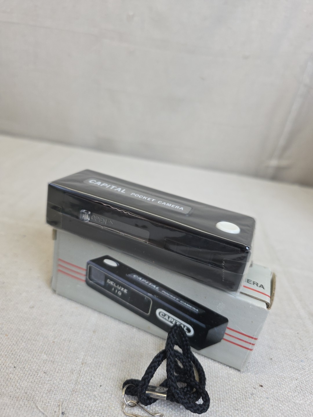 Vintage Capital Deluxe 110 Film POCKET CAMERA with original Box and Packaging - Image 3