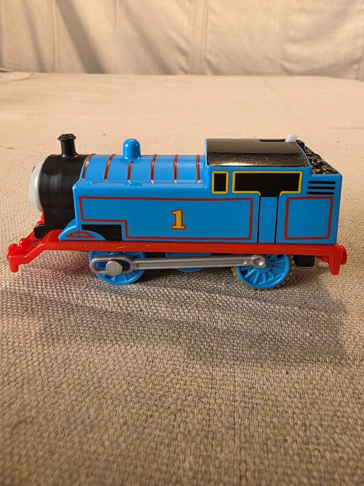 Thomas & Friends Motorized Trackmaster Thomas Tank Engine 2013 Mattel - Image 3