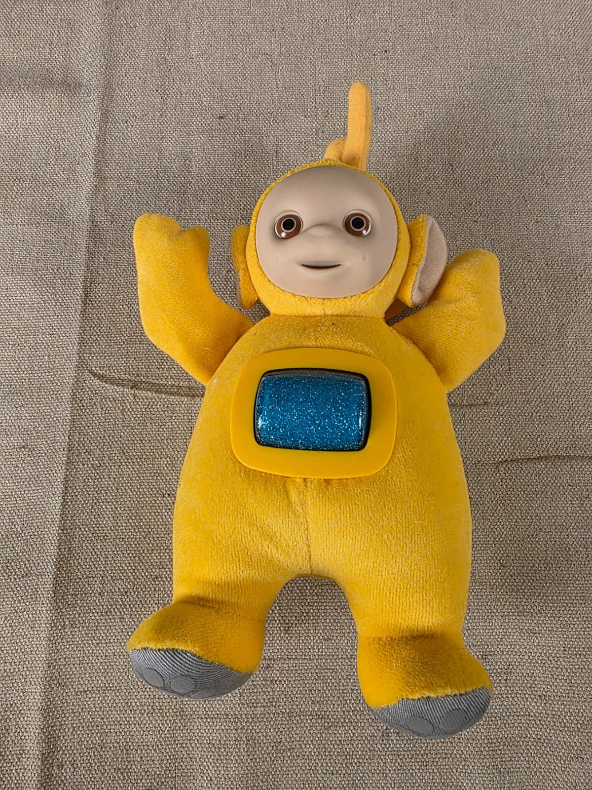 Vintage 1999 Teletubbies Laa-Laa Roller Rattle Tummy Plush Doll - Image 2