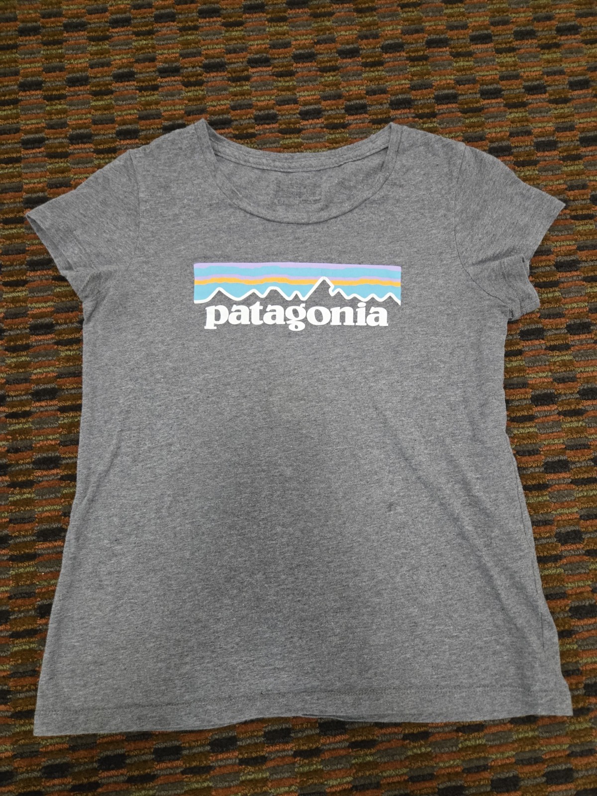 Patagonia Logo Graphic T Shirt Gray Short Sleeve Outdoor Tee