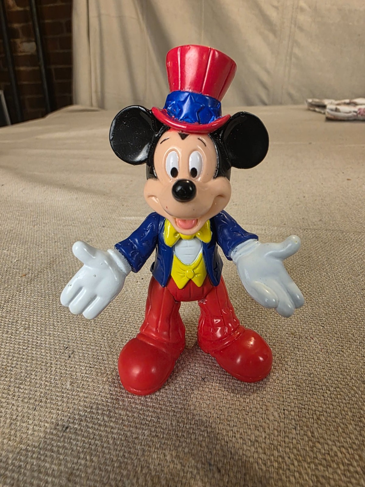 Vintage Disney Mickey Mouse Epcot Center Red Top Hat Figurine