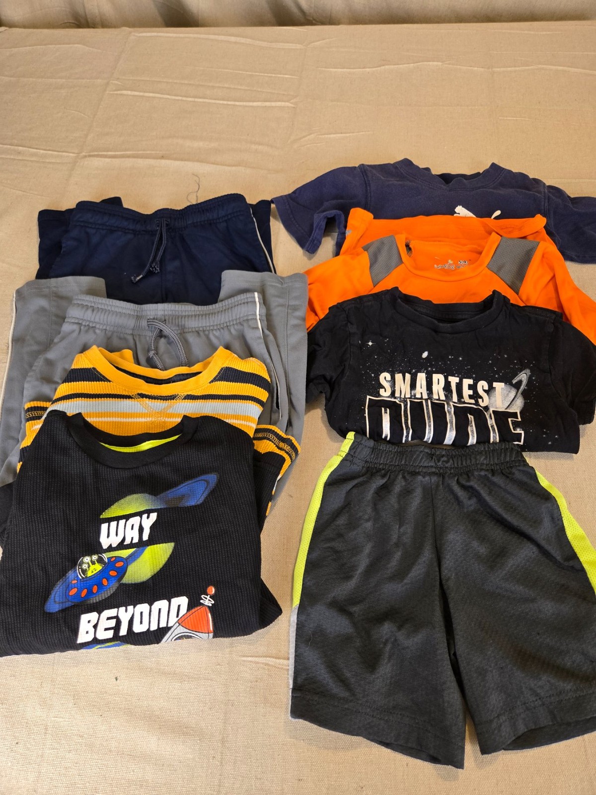 Boys Clothing Lot Size 4 2 Sweatpants 2 Long Sleeve 2 Short Sleeve 1 Shorts