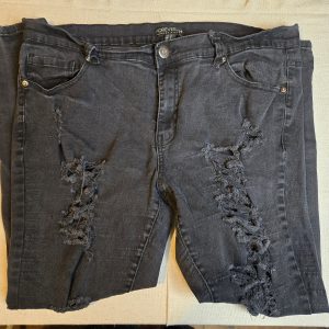 Forever 21 Plus Women’s Size 1X Black Distressed Skinny Jeans High Rise Stretch