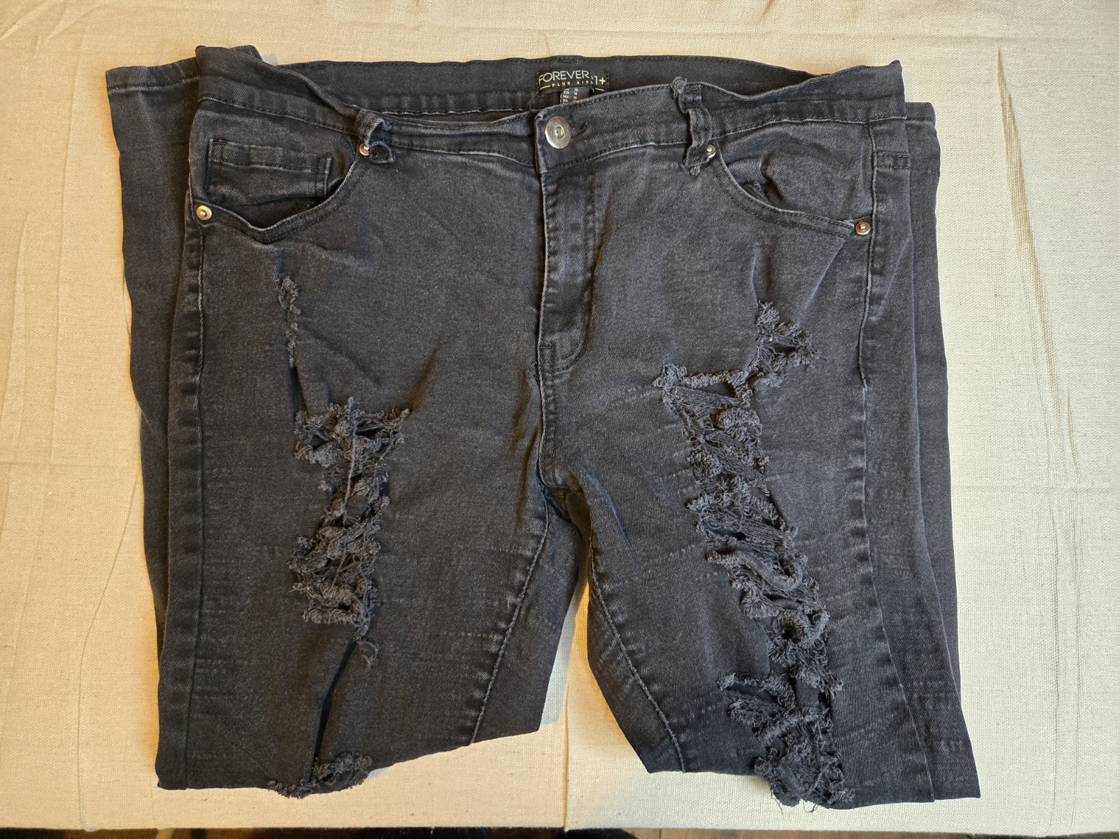 Forever 21 Plus Women’s Size 1X Black Distressed Skinny Jeans High Rise Stretch