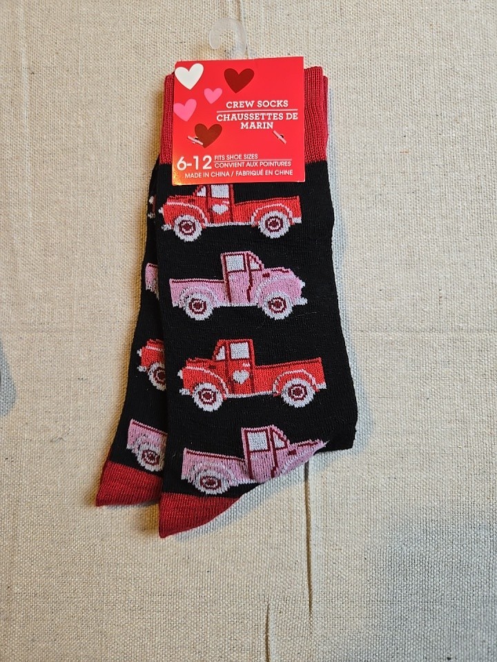 Valentine’s Day Crew Socks Pickup Truck Heart Print Womens 6–12 Red Black NWT