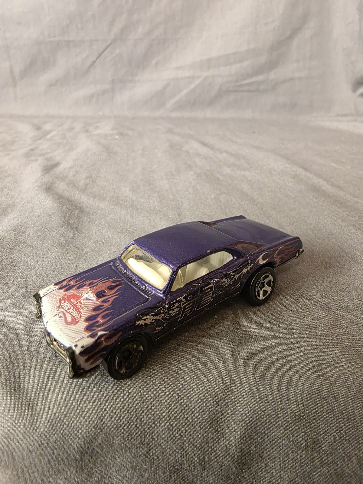 HOT WHEELS 67 PONTIAC GTO 1996 M.I.PURPLE WITH FLAMES ON HOOD MINTY CAR