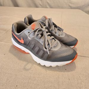 Nike Air Max Invigor Women's Running Shoes Size 8.5 Gray Pink