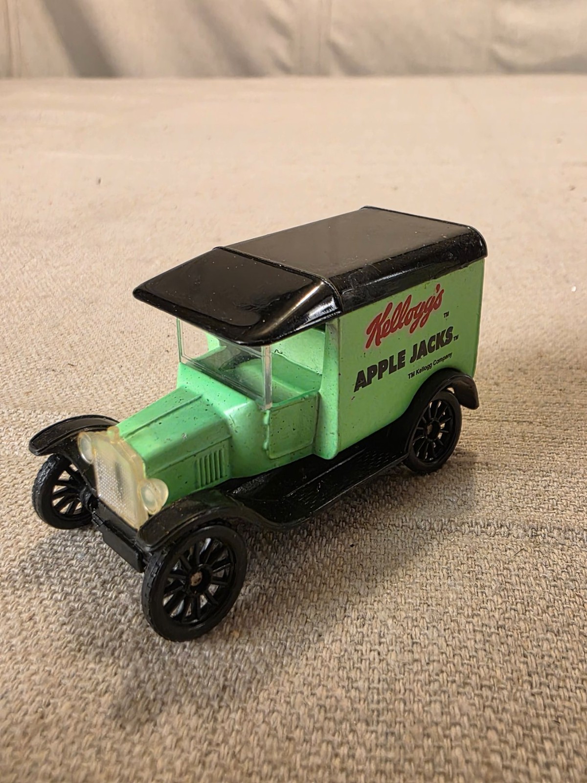 Vintage Matchbox 1921 Model T Ford Kellogg's Apple Jacks Green Toy