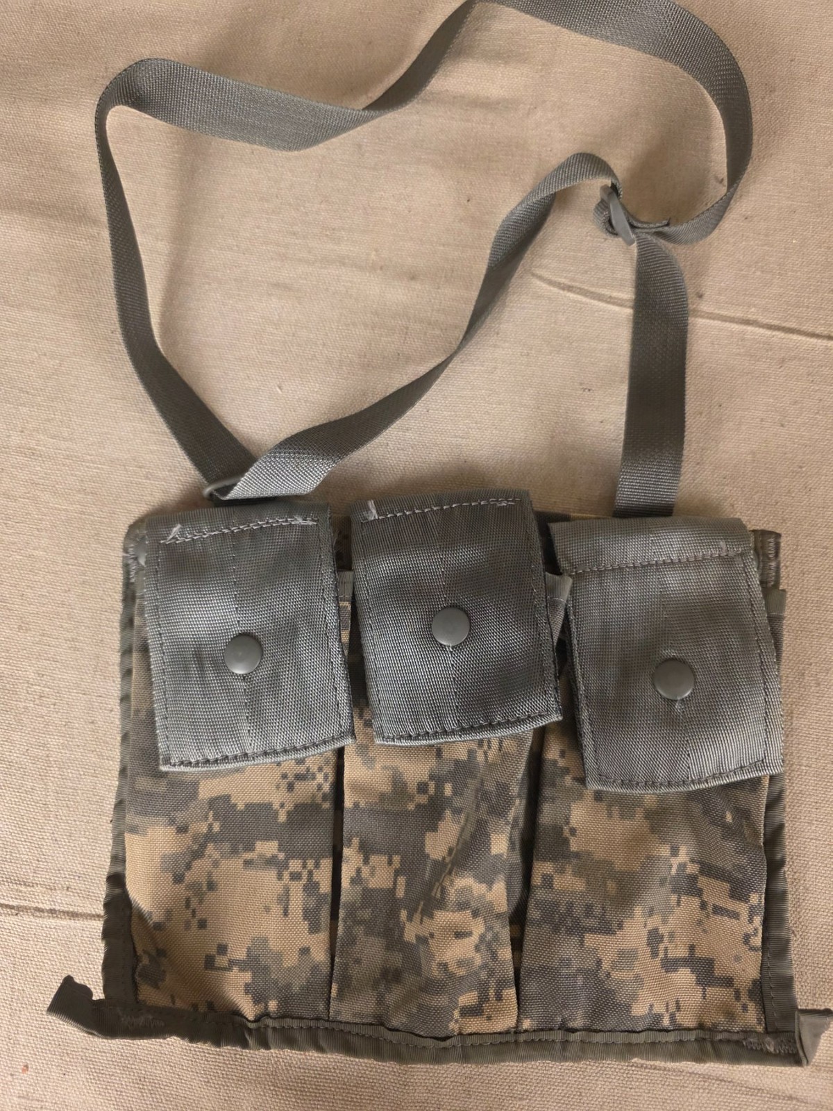 USGI MOLLE II Bandoleer Ammunition Pouch ACU Digital Camo 6 Magazine
