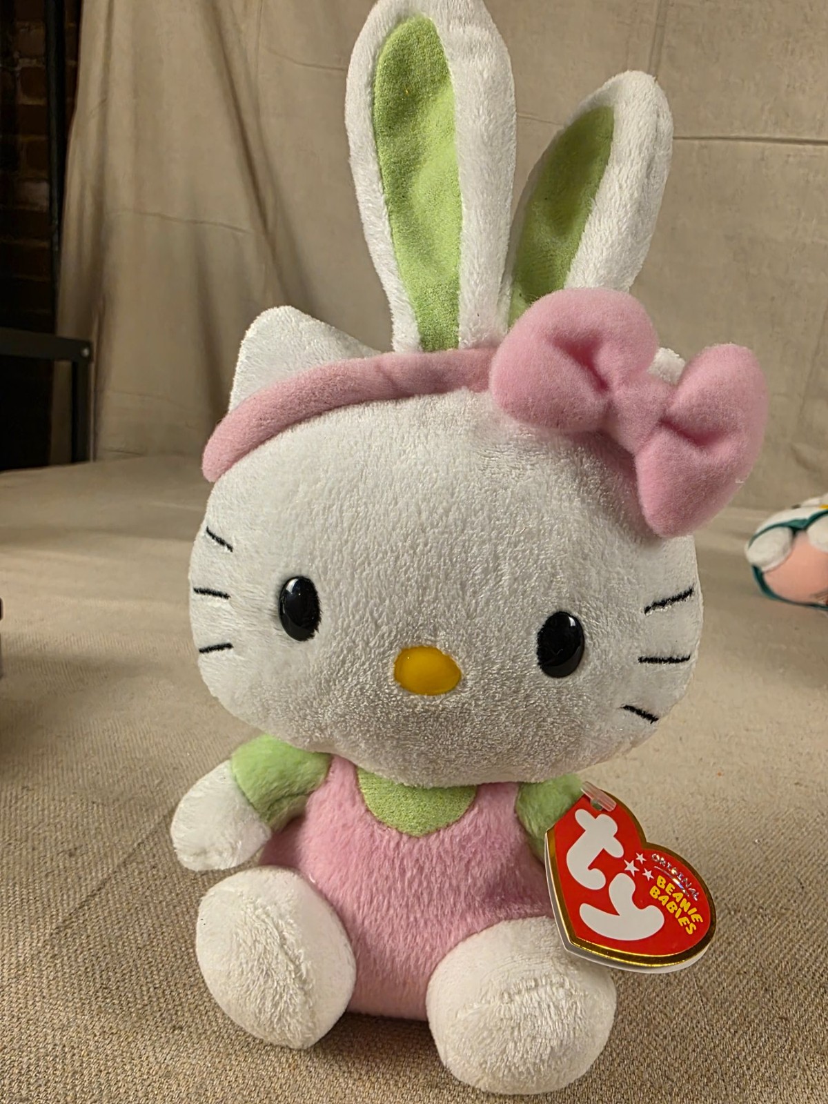 Ty Beanie Babies Hello Kitty Pink Green Easter Bunny Plush Toy