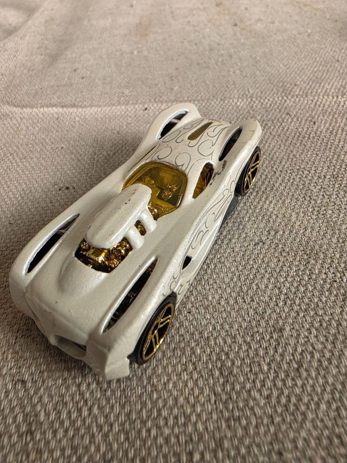 2003 Hot Wheels 16 Angels White & Gold Diecast Toy Car Used