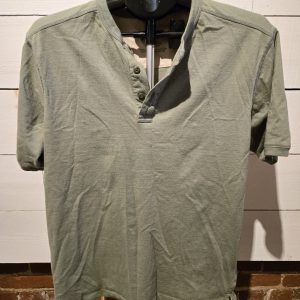 G.H. Bass Earth Henley Shirt – Men’s Medium – Green