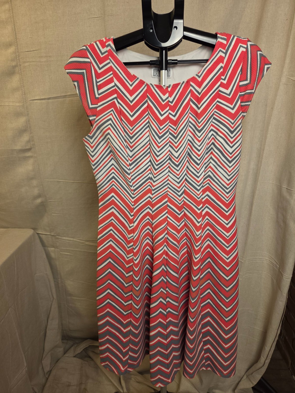 Bethany Chevron Print Fit and Flare Dress Women Large Red Gray White