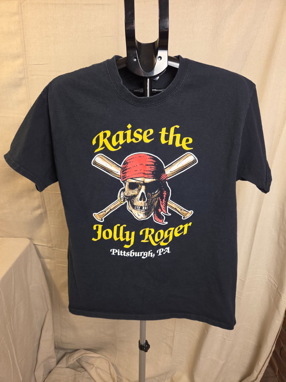 Gildan Pittsburgh Pirates Raise The Jolly Roger T-Shirt Men Large Black