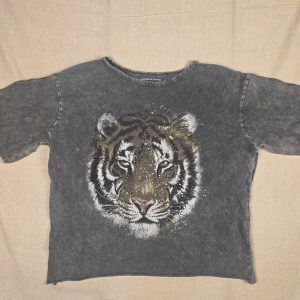 Caution To The Wind Tiger Graphic Cropped T-Shirt Women's M Gray