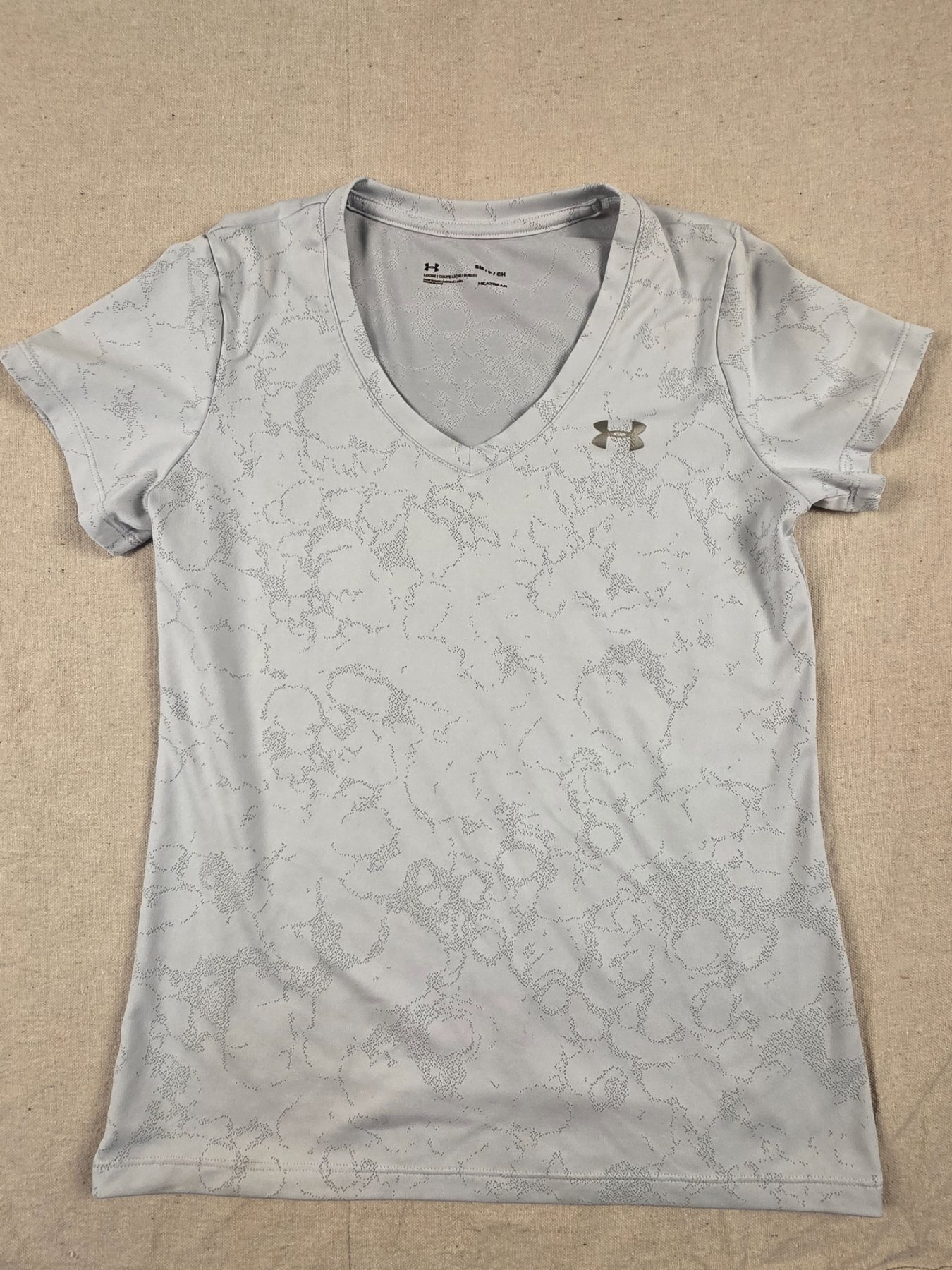 Under Armour HeatGear V-Neck Athletic T-Shirt Women's S Gray Floral