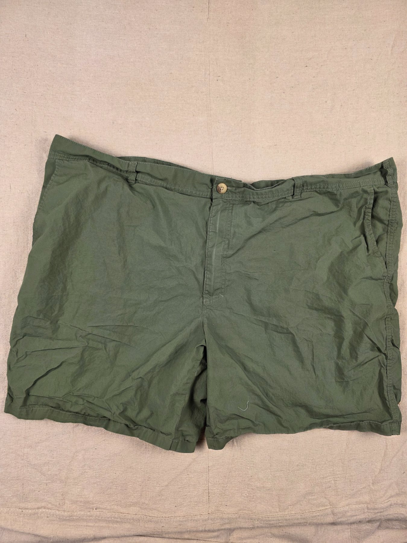Columbia Chino Shorts Men's Size 50 Olive Green Flat Front