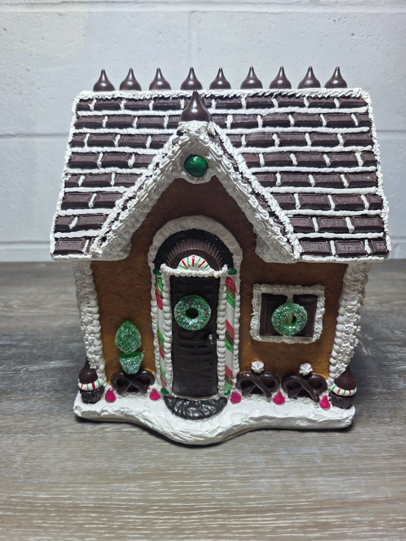 2009 Hershey's Byers' Choice Gingerbread House Christmas Decor 12in